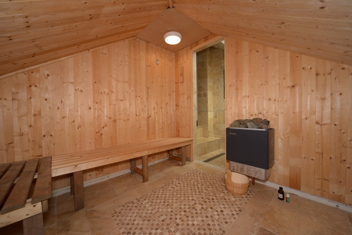 Bournemouth Boutique - sauna en suite to bedroom 7